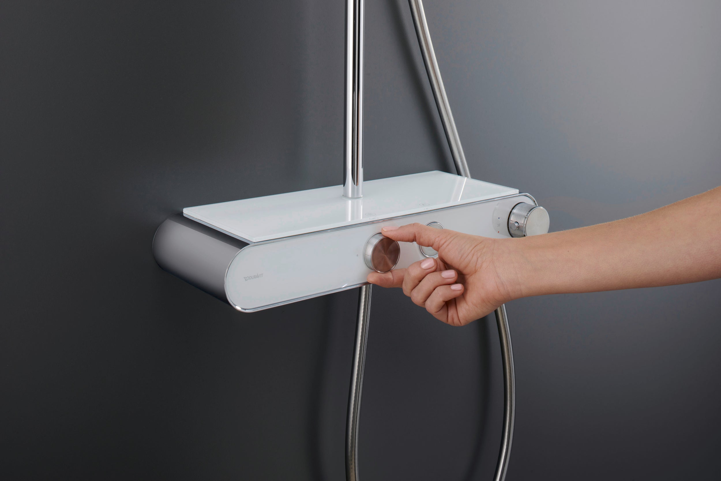 Sistema doccia Duravit con termostato e ripiano in vetro