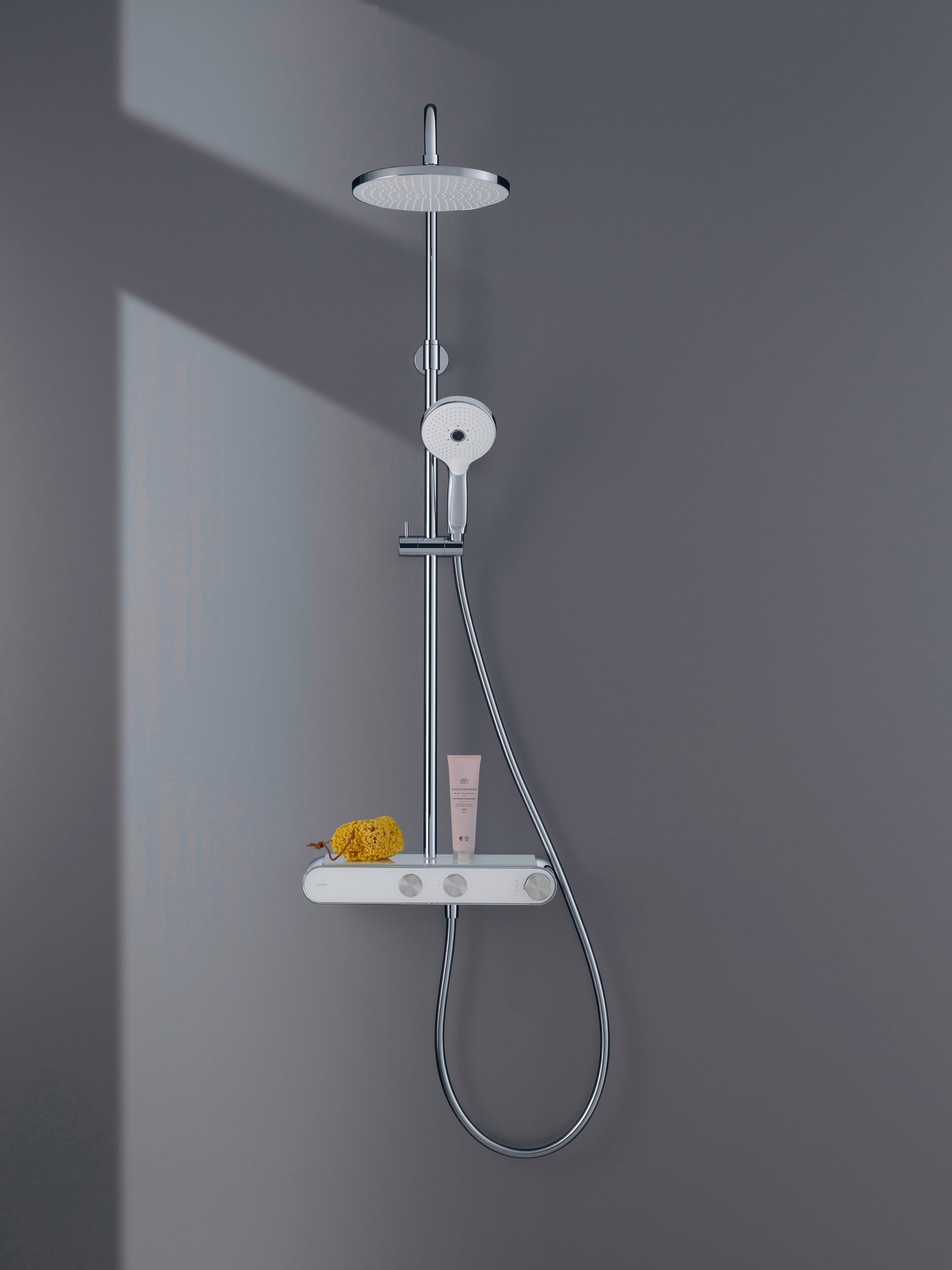 Sistema doccia Duravit con termostato e ripiano in vetro